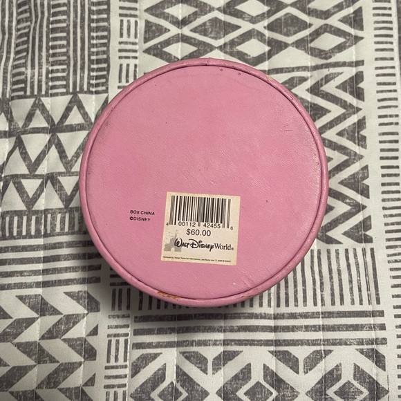 Walt Disney Pirates Of The Caribbean box Pink & Black - Picture 8 of 14